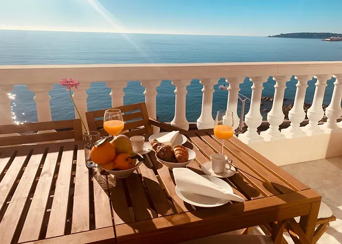 Dolce Vita A La Francaise
